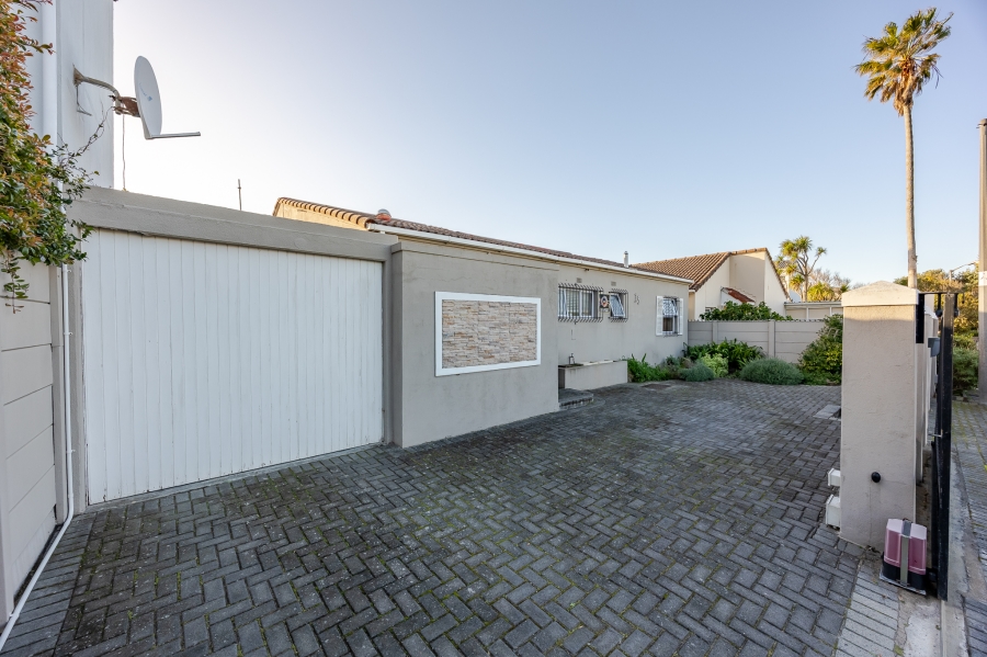 3 Bedroom Property for Sale in Lakeside Western Cape
